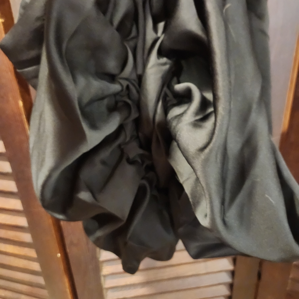 Elegant Black Strapless Dress - Picture 3 of 4
